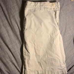 Vineyard vines links shorts. Small stain